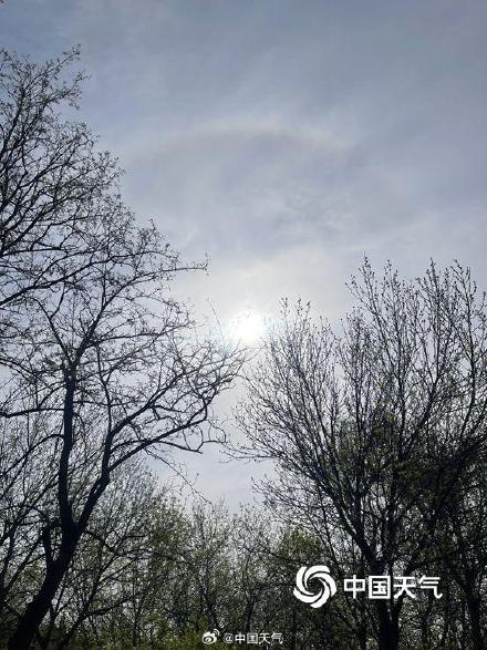 北京天空再现日晕景观 太阳“光环”闪耀 北京天空再现日晕景观 太阳“光环”闪耀