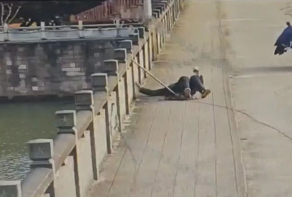九旬老人走失急人心 民警快速寻回获锦旗