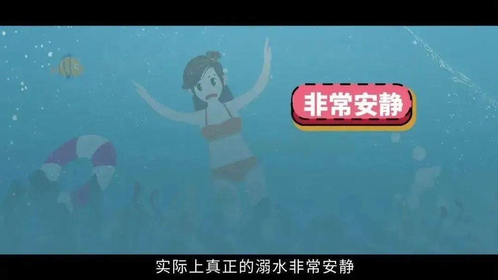 小孩哥自制泡沫船下河划水 家长千万警惕这些溺水高危场景