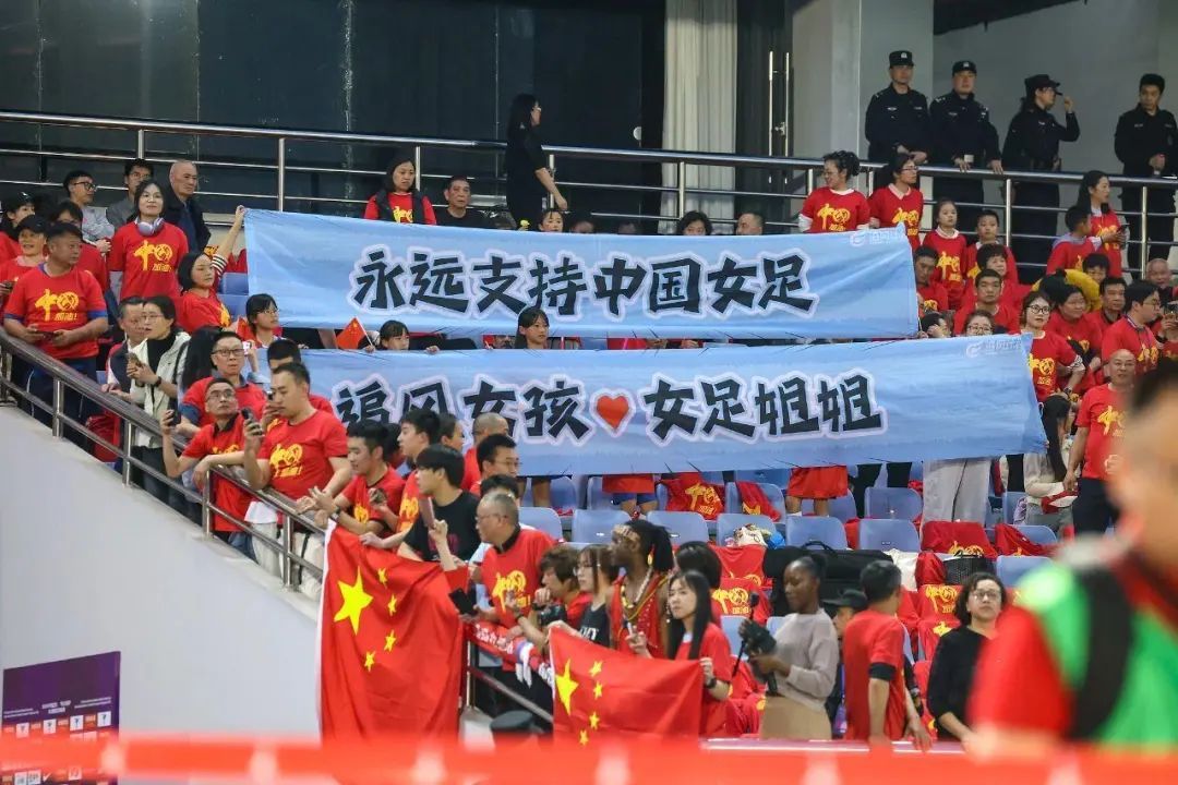 中国女足，5:1夺冠！