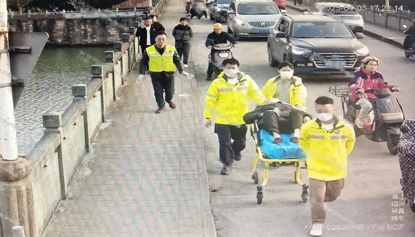 九旬老人走失急人心 民警快速寻回获锦旗