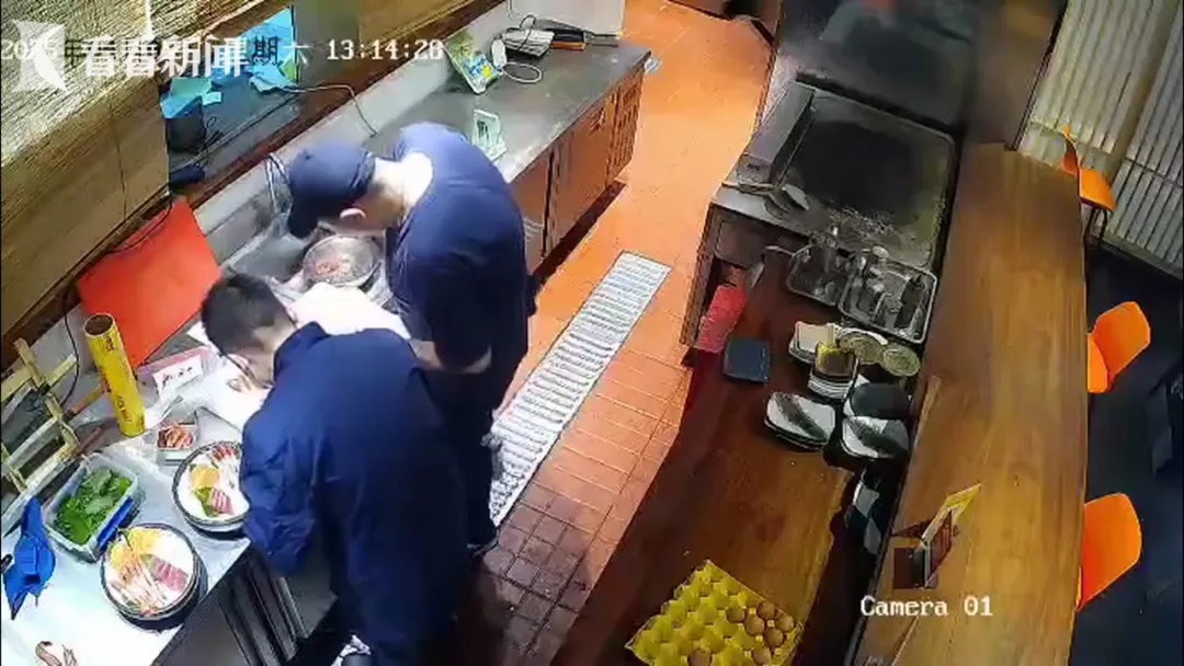 上海一日料店被曝光：刺身惊现恶心制作过程！后厨环境更是看吐...立案调查→