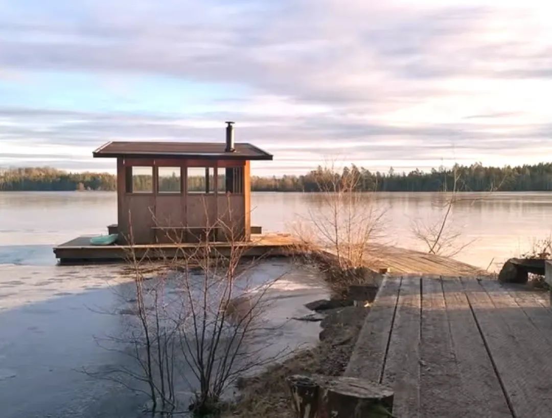 瑞典知名生态度假村经营者夫妇逃离，留下158桶人类排泄物