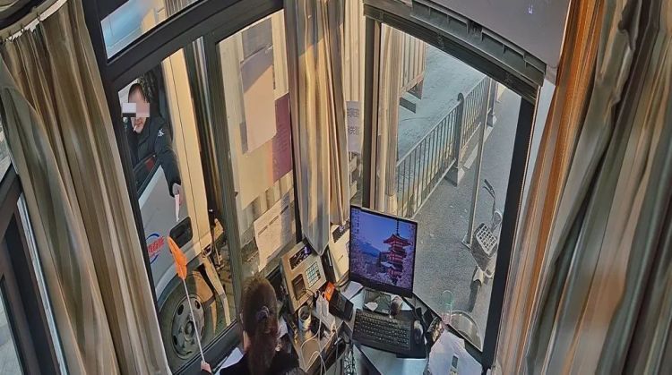 “一车五牌”套取代金券！3名职业薅羊毛党落网