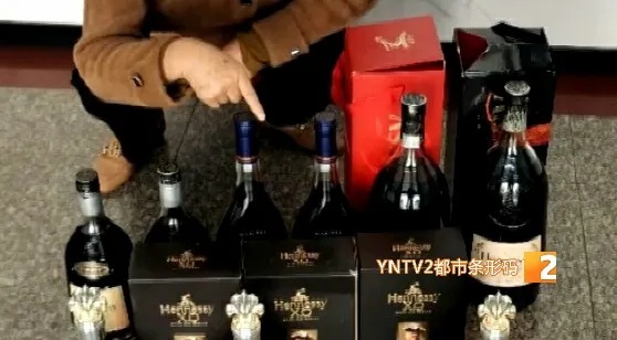 12瓶洋酒不翼而飞，民警调查：有人在“蚂蚁搬家”！