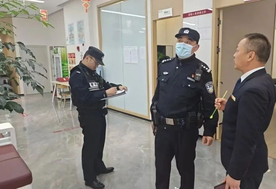 接到诈骗电话后,手机被远程控制!昆明警方紧急制止:“11160629元,保住了” 接到诈骗电话后,手机被远程控制!昆明警方紧急制止:“11160629元,保住了”