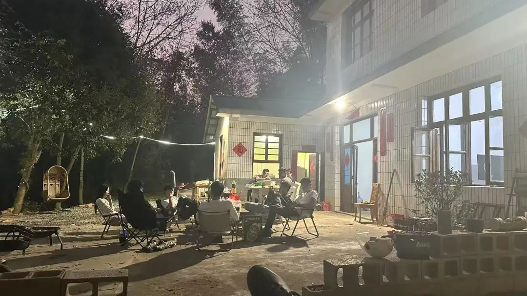 长沙00后小伙放弃城区合租房，每月1000元租农村院落：不影响上班，一口气签十年