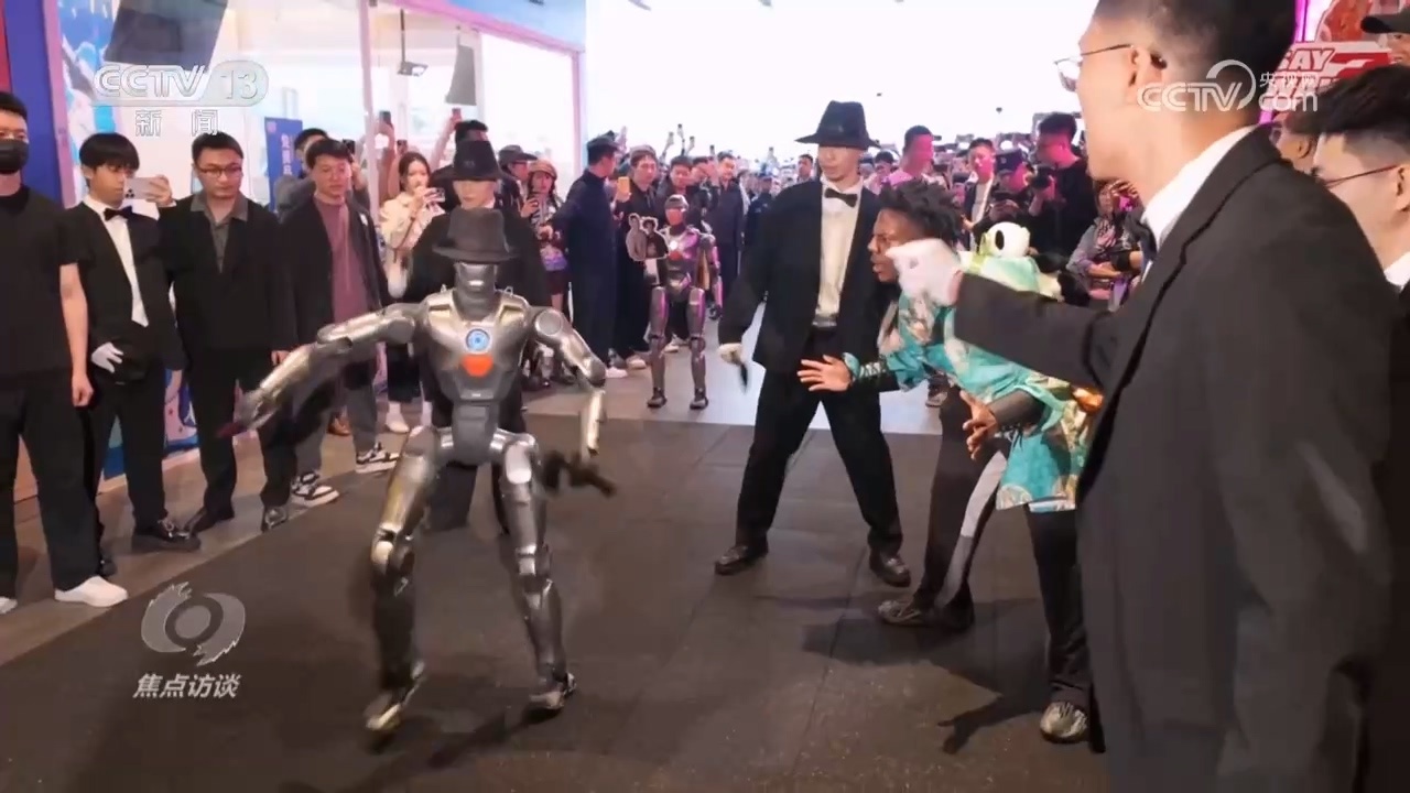 人形机器人加速进化 具身智能未来如何演绎？
