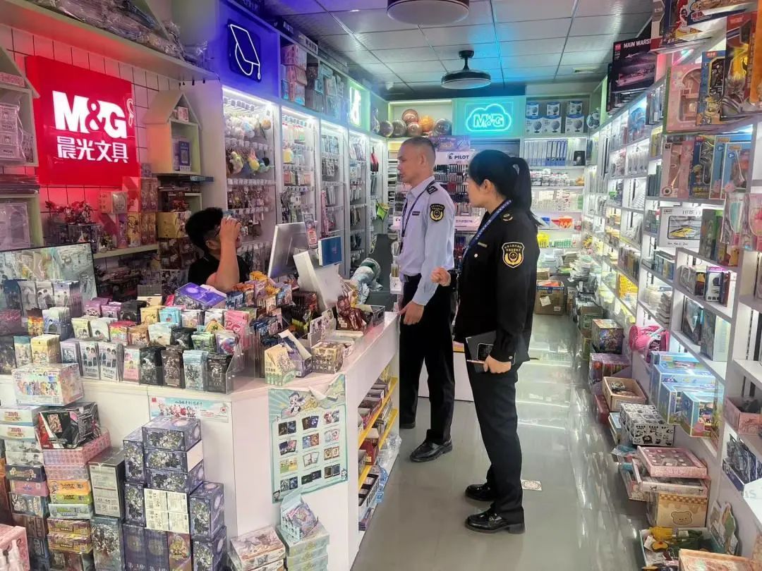 文具店卖注射器给小学生，可轻易刺穿皮肉！对涉事商户立案调查