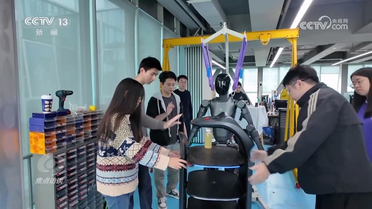 人形机器人加速进化 具身智能未来如何演绎？