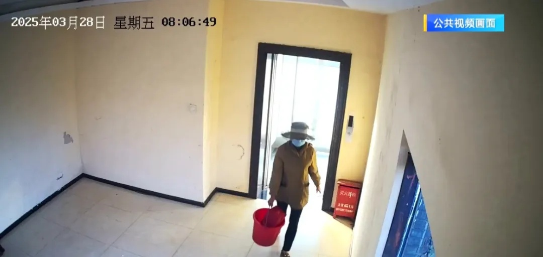 12瓶洋酒不翼而飞，民警调查：有人在“蚂蚁搬家”！