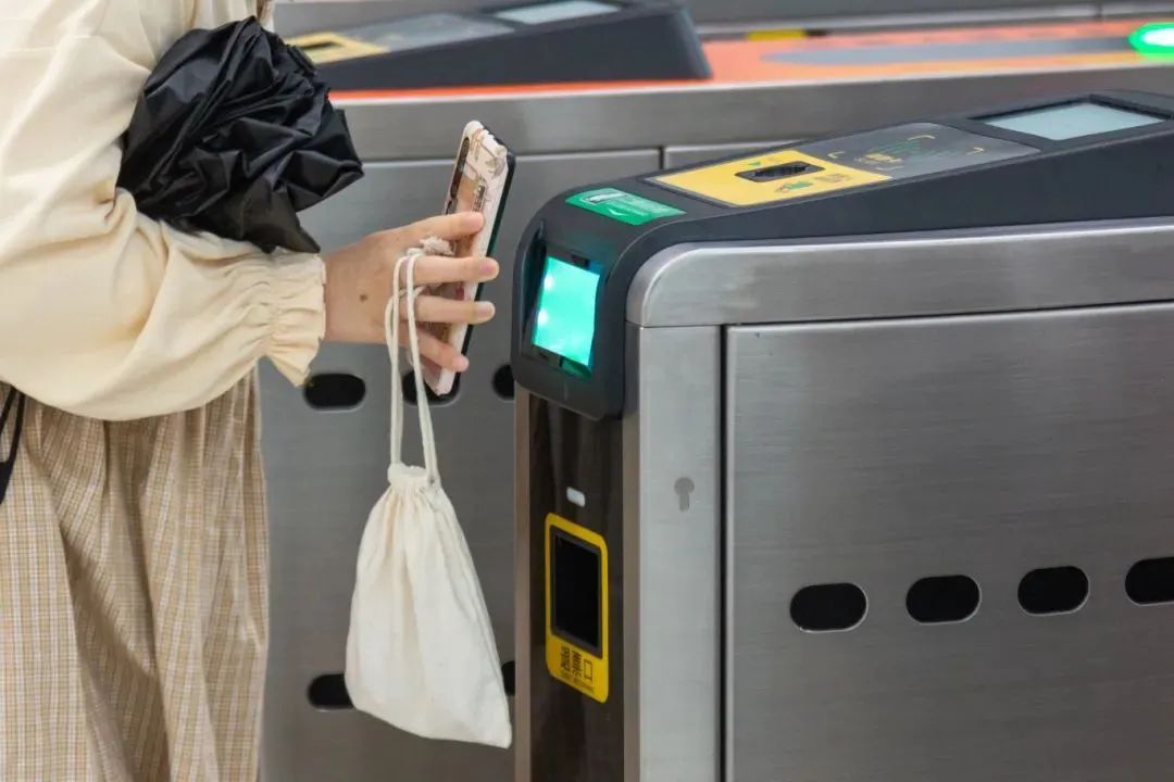 深圳通已可在香港使用，注意事项→