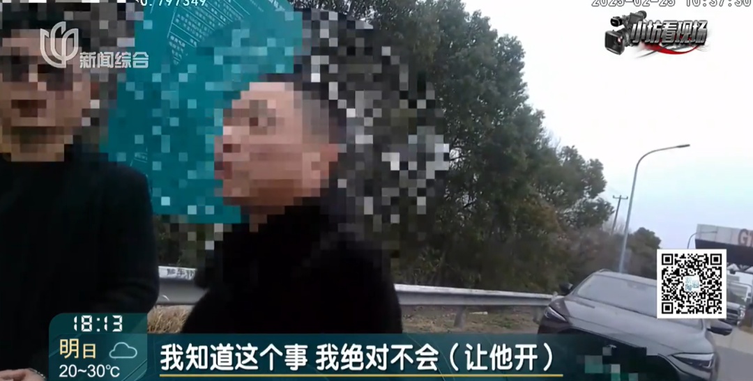 事发上海高速：司机一手拿烟，一手持方向盘！更离谱的是...