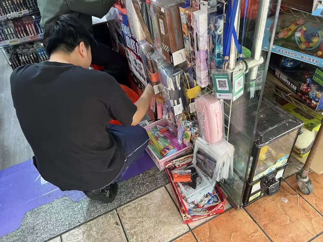 文具店卖注射器给小学生，可轻易刺穿皮肉！对涉事商户立案调查