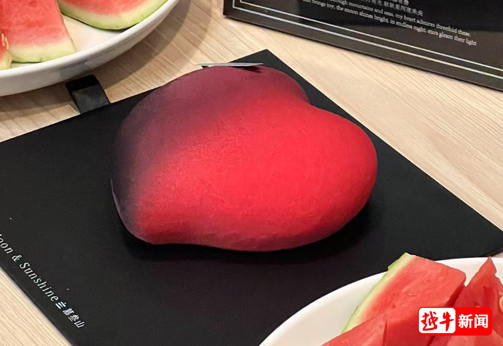 塌房！网红蛋糕被曝光