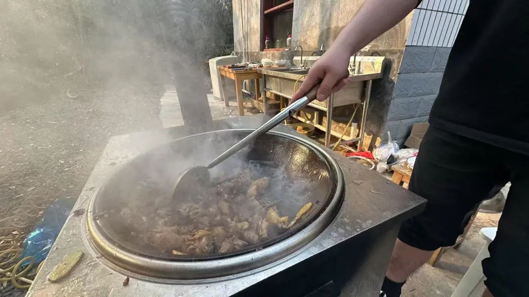 长沙00后小伙放弃城区合租房，每月1000元租农村院落：不影响上班，一口气签十年