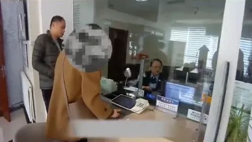 大连女子收到陌生网友转来30万元,真相竟是…… 大连女子收到陌生网友转来30万元,真相竟是……