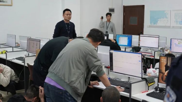 冒充客服,32人落网!这个电诈团伙被一锅端! 冒充客服,32人落网!这个电诈团伙被一锅端!