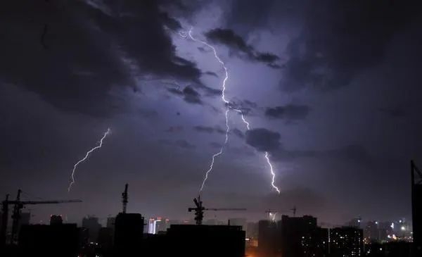 骤降11℃！冰雹！暴雨！10级雷暴大风！江西天气马上大反转