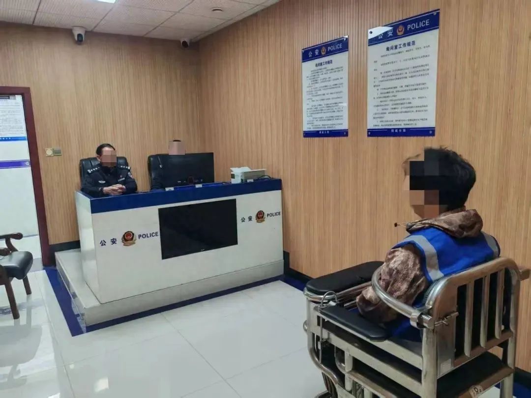 男子买毒品被骗2800元，打电话报警，结果......