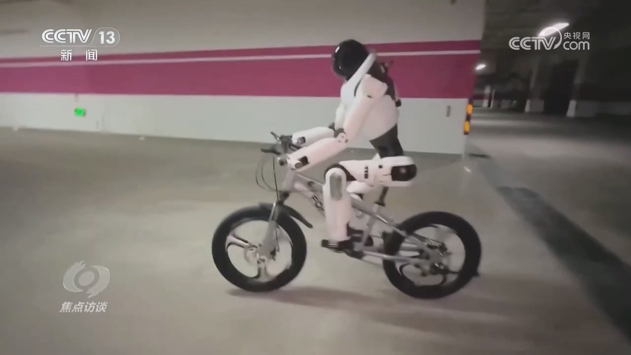 人形机器人加速进化 具身智能未来如何演绎？