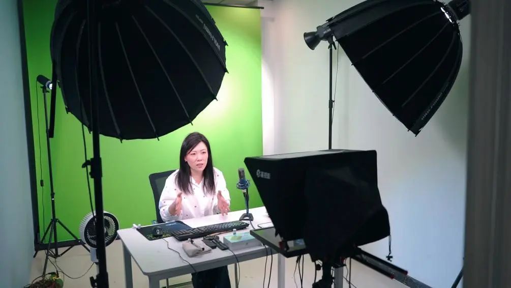 辞职看世界女教师：世界我看完了，现在想好好看看身边人！