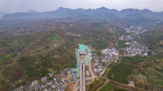 18083米！西十高铁最长I级高风险隧道——西岭隧道贯通