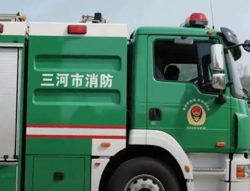 三河消防辟谣消防车被改成绿色：没有这样的车，是P的
