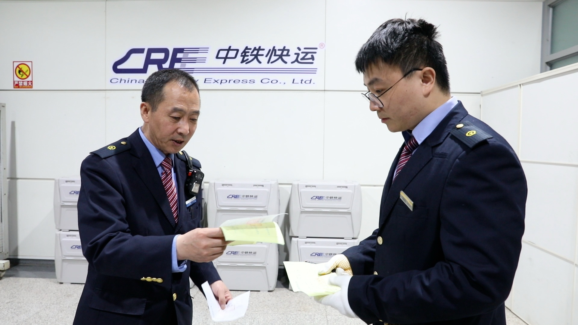 “毛孩子”坐高铁首抵济南