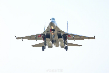 长空砺刃！空军战机飞行训练图上新