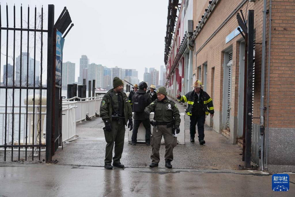 美国纽约一直升机坠毁