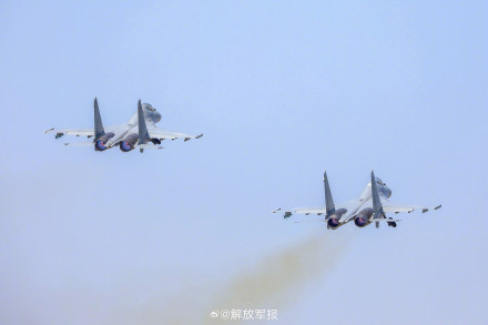 长空砺刃！空军战机飞行训练图上新