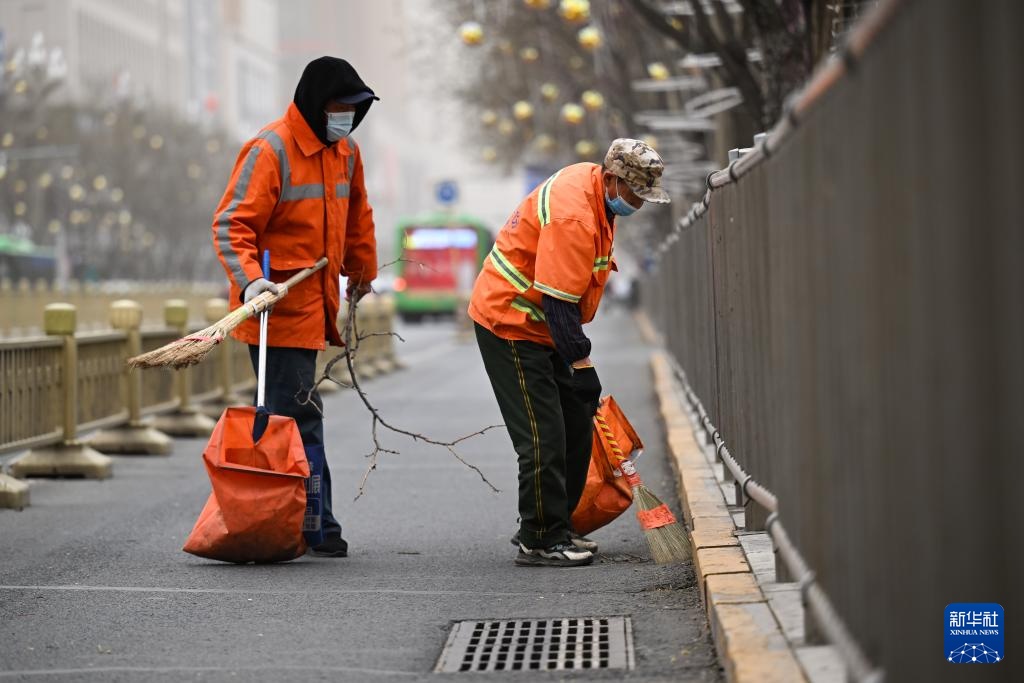 呼和浩特出现大风沙尘天气 呼和浩特出现大风沙尘天气
