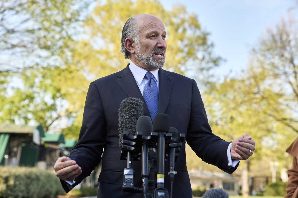 美国商务部长：将在一周内开始发放移民“金卡”