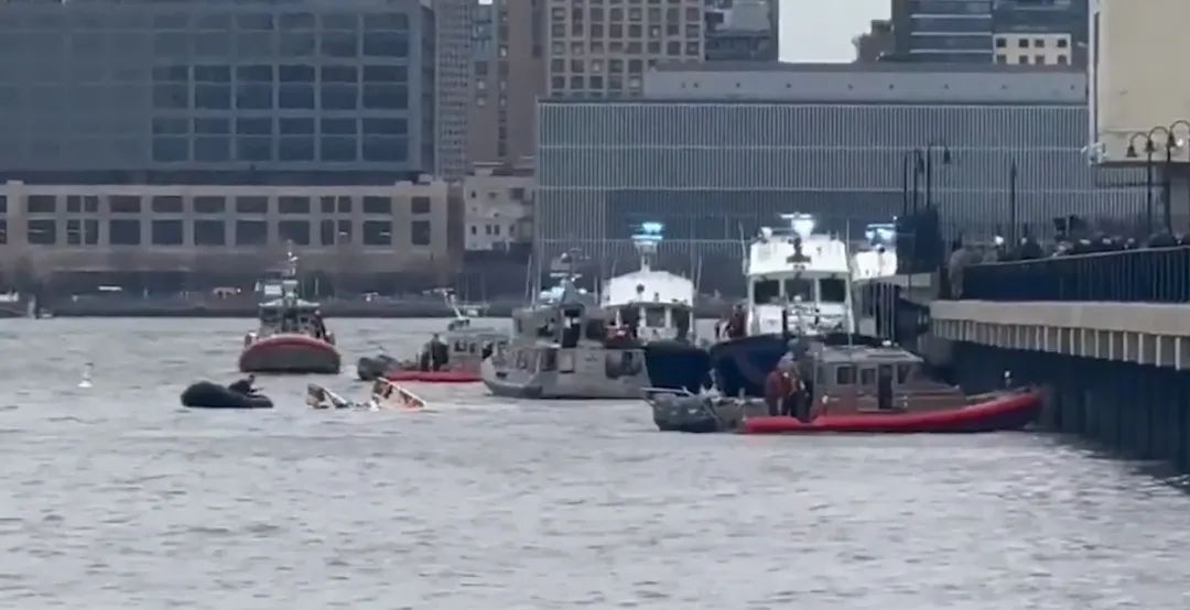 纽约发生坠机事故,机上全员遇难 纽约发生坠机事故,机上全员遇难