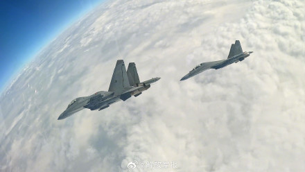 长空砺刃！空军战机飞行训练图上新