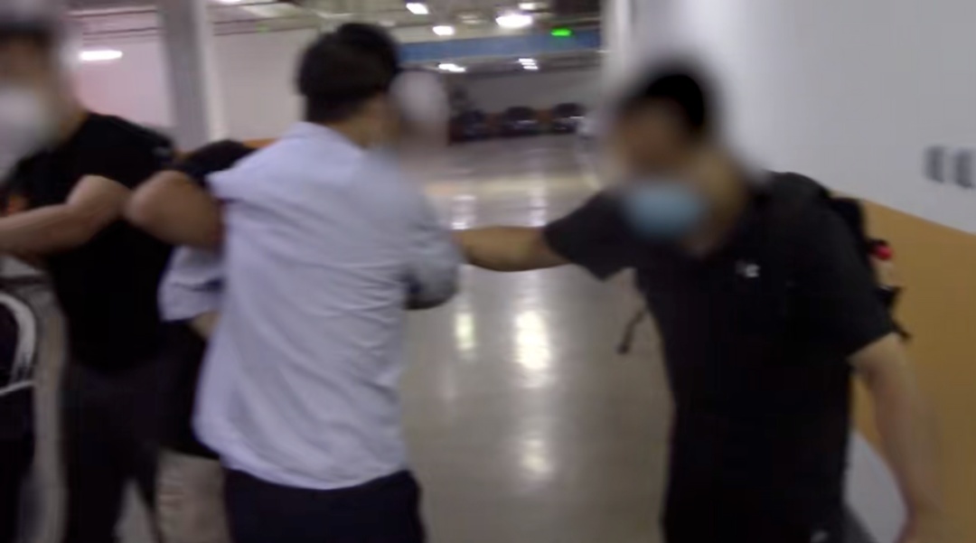 抓捕现场曝光!留学被策反后潜伏在我核心要害部位,郝某被判无期徒刑 抓捕现场曝光!留学被策反后潜伏在我核心要害部位,郝某被判无期徒刑