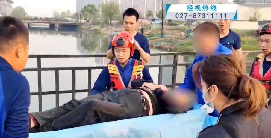 事发武汉清晨！4分钟生死救援
