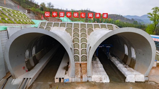 18083米！西十高铁最长I级高风险隧道——西岭隧道贯通