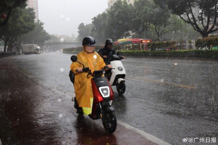 直击广州大风现场，今天你出门了吗？