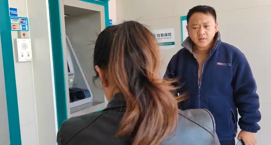 事关100万！“拖鞋警察”狂奔拦截验证码