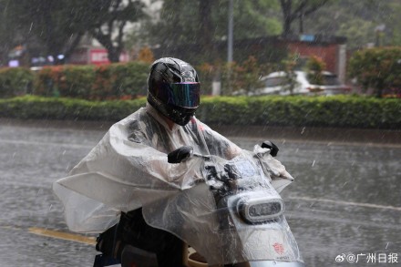 直击广州大风现场，今天你出门了吗？