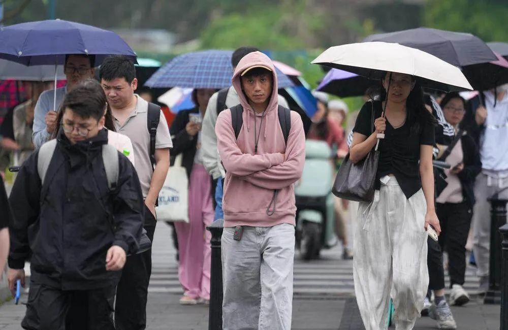 广东发布14个“风雨预警”，一地将预警级别提至最高→