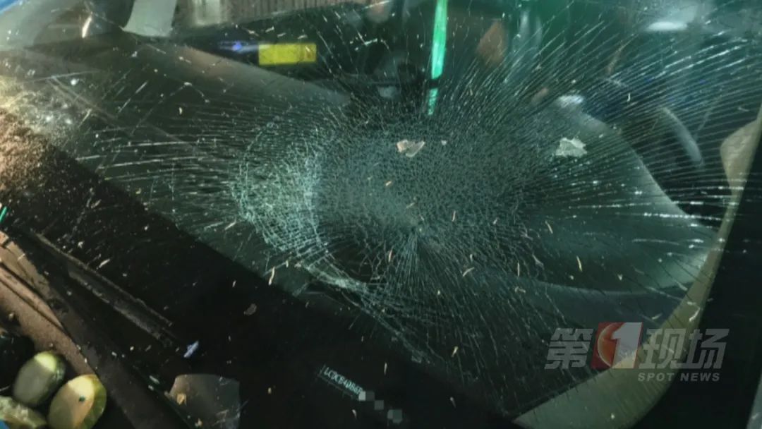 真“刑”！男子19楼扔外卖袋，警方：从严处罚！