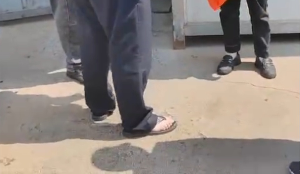 事关100万！“拖鞋警察”狂奔拦截验证码