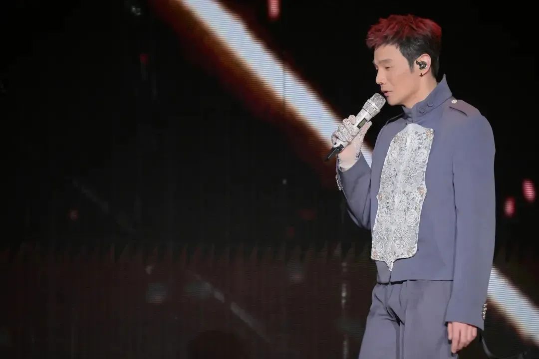 申城雨势减弱，此地现14级风速...毛不易、李荣浩等演唱会延期！