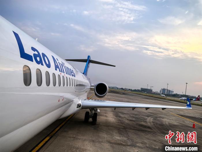中国C909飞机圆满完成老挝首次商业飞行