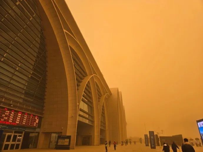 申城雨势减弱，此地现14级风速...毛不易、李荣浩等演唱会延期！