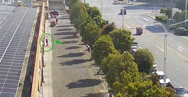 事关100万！“拖鞋警察”狂奔拦截验证码