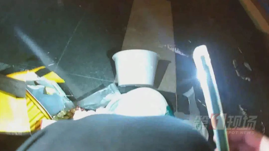 真“刑”！男子19楼扔外卖袋，警方：从严处罚！